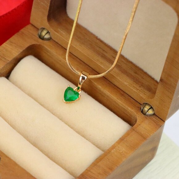 "Tiny Green Heart Pendant in Gold Plated Brass, XPPT1302 - Picture 7 of 12